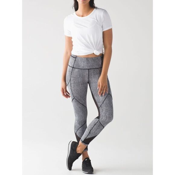 Lululemon Womens Abstract Grid Mesh Outrun Cropped Leggings Black White Size‎ 10 - Picture 1 of 12